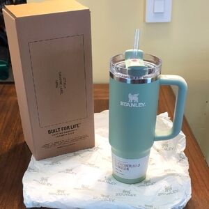 NIB - Stanley Quencher - Lichen 30 OZ